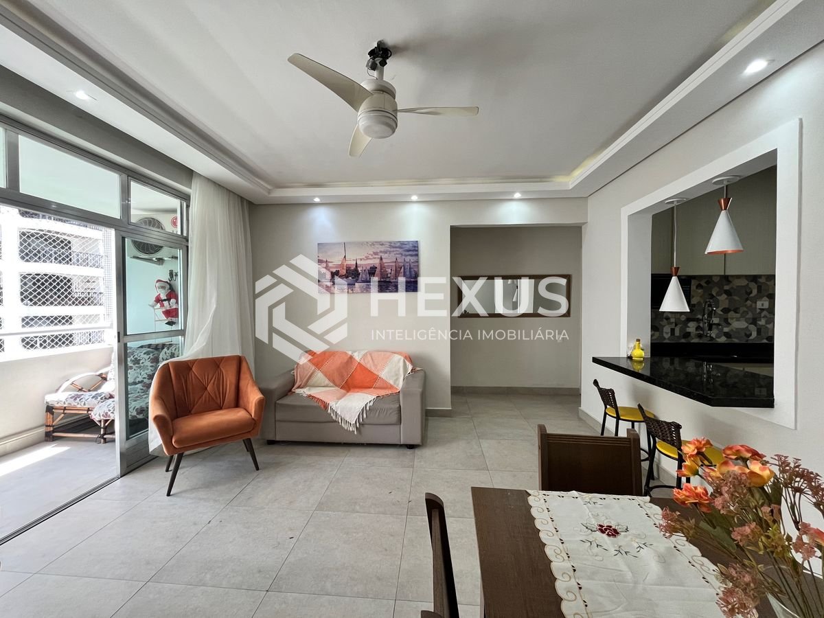 Foto 4 de Apartamento reformado com varanda na Praia das Pitangueiras, Guaruja