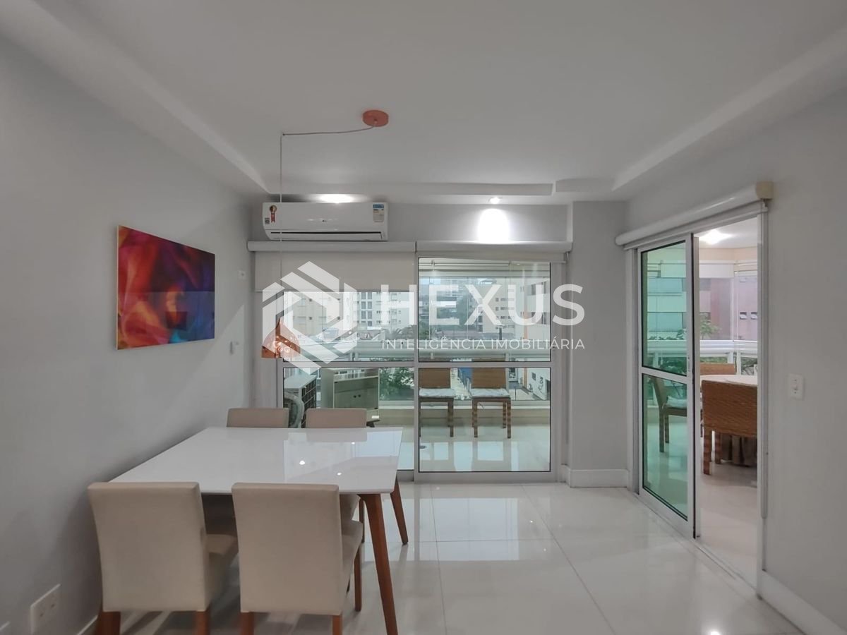 Foto 2 de Apartamento reformado com varanda gourmet e lazer na Praia da Enseada, Guaruja