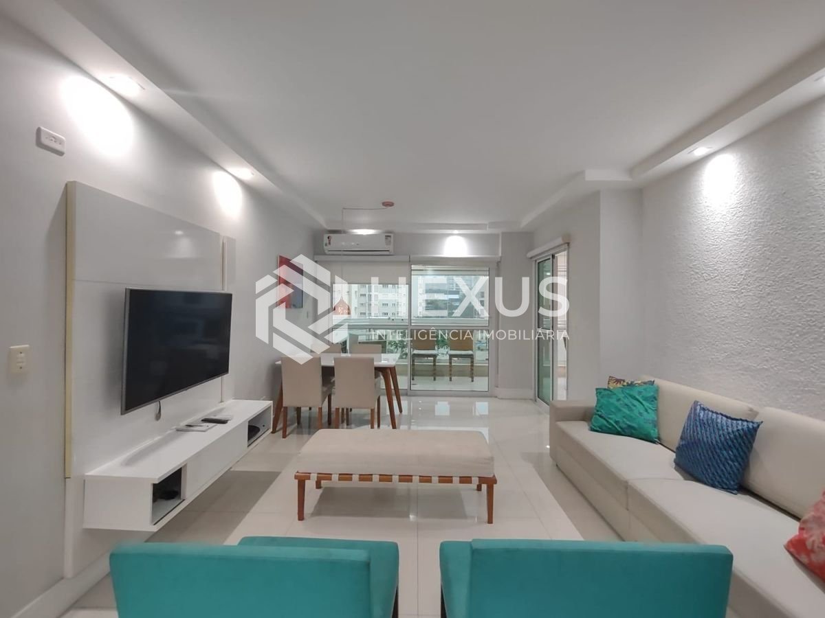 Foto 3 de Apartamento reformado com varanda gourmet e lazer na Praia da Enseada, Guaruja