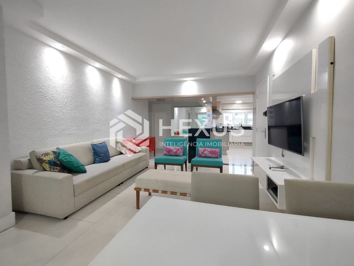Foto 5 de Apartamento reformado com varanda gourmet e lazer na Praia da Enseada, Guaruja