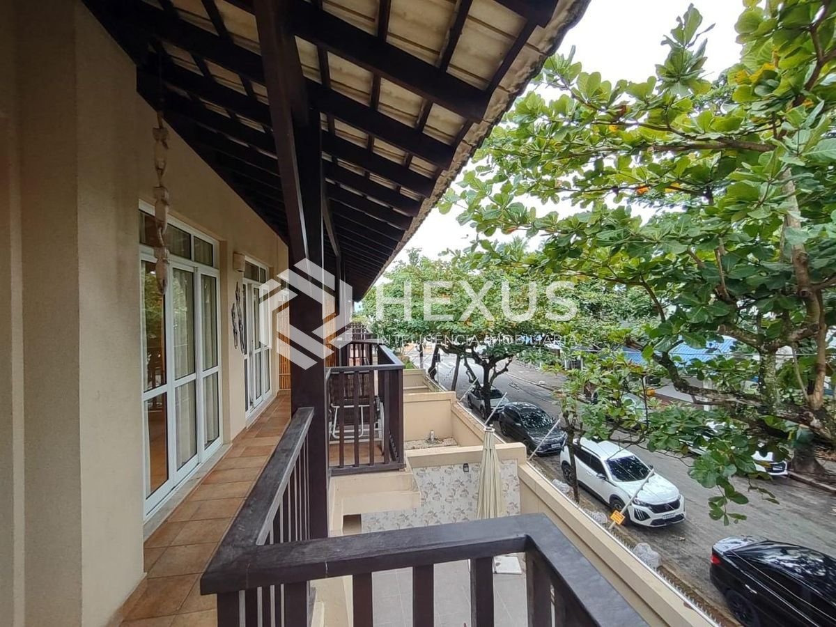 Foto 2 de Apartamento beira mar com varanda e lazer na Praia da Enseada, Guaruja
