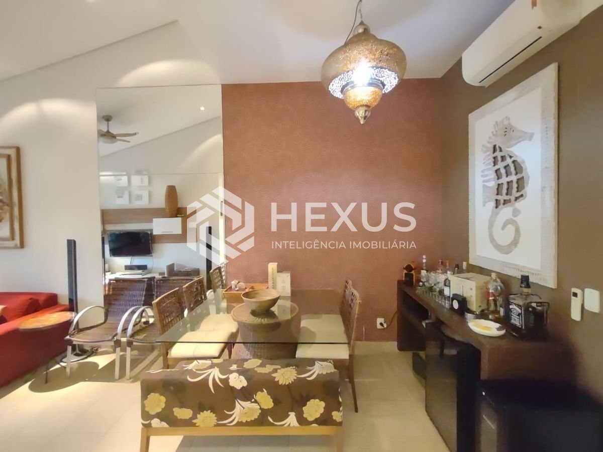 Foto 5 de Apartamento beira mar com varanda e lazer na Praia da Enseada, Guaruja