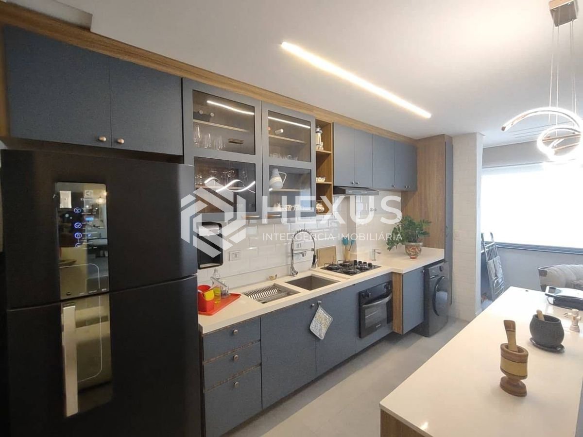 Foto 4 de Apartamento reformado com varanda gourmet e lazer na Praia da Enseada, Guaruja