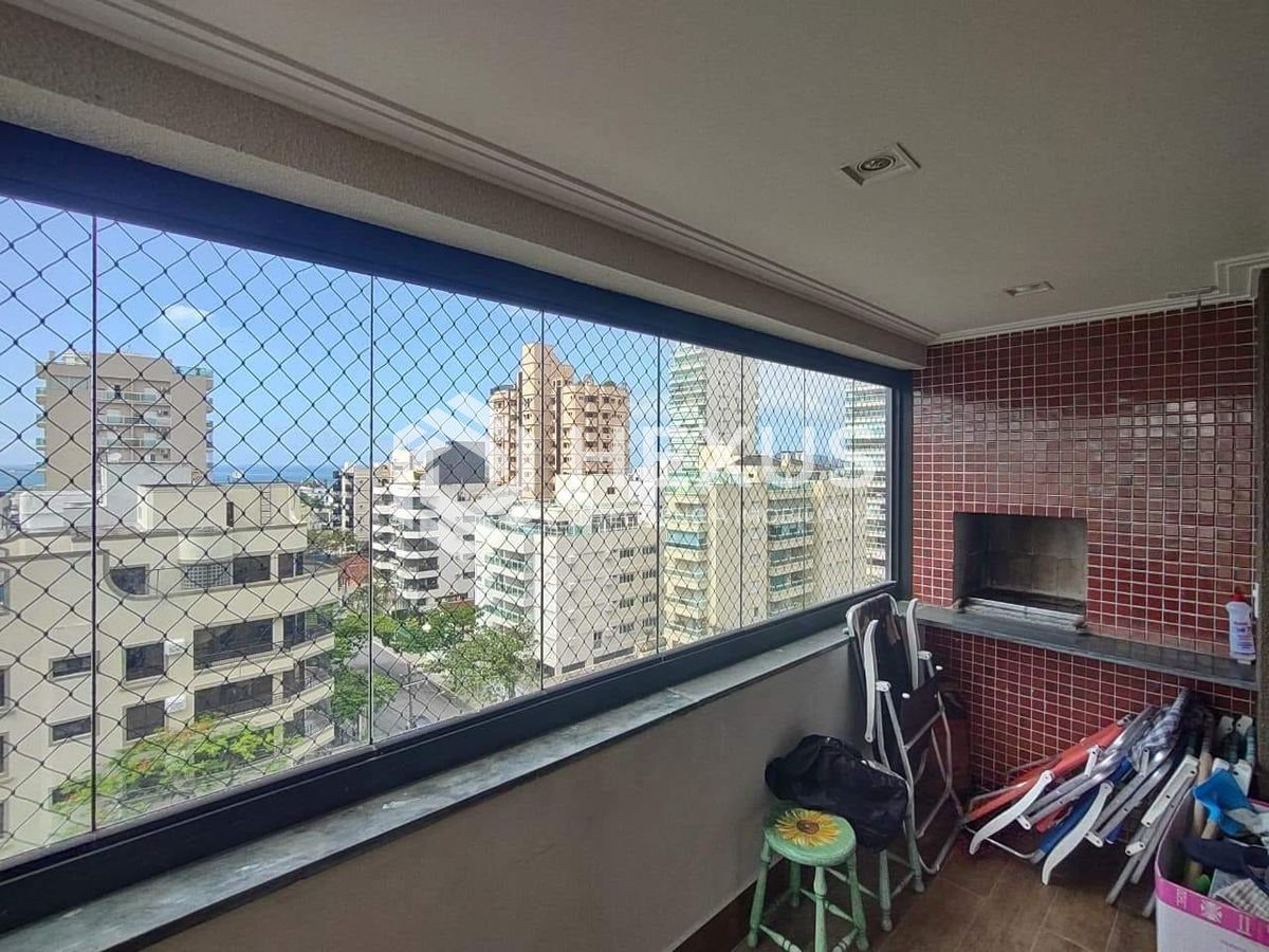 Foto 3 de Apartamento reformado com varanda gourmet vista mar e lazer na Praia da Enseada, Guaruja