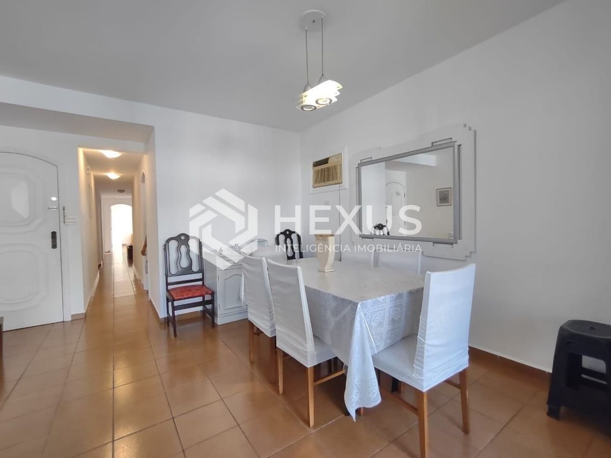 Foto 3 de Apartamento com varanda na região da Brunella na Praia da Enseada, Guaruja