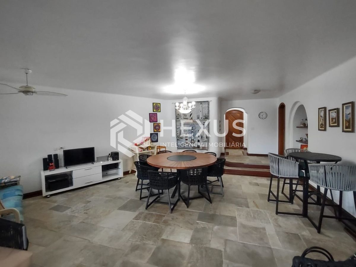 Foto 5 de Apartamento com varanda e lazer na Praia da Enseada, Guaruja