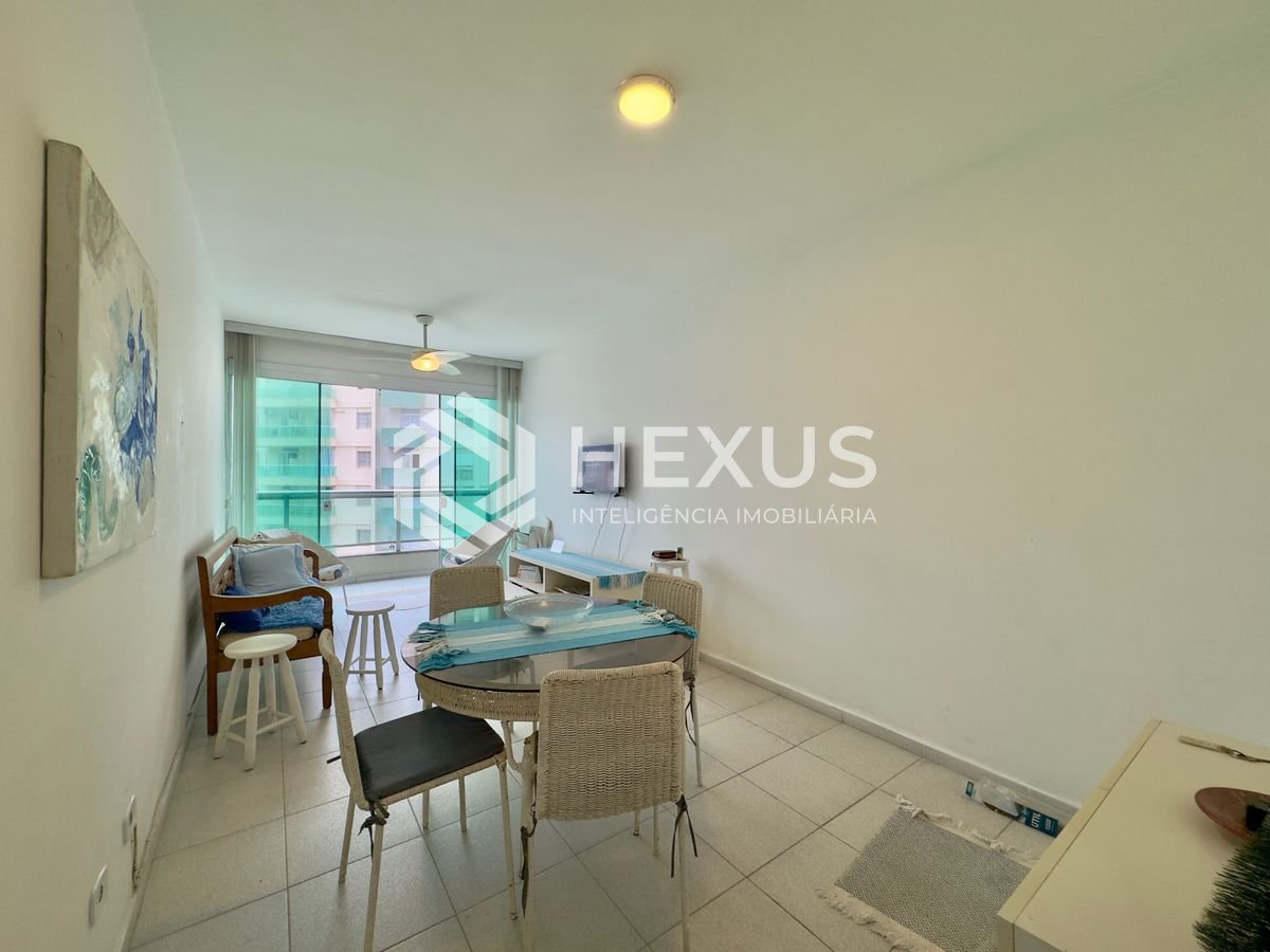 Foto 3 de Apartamento com varanda e vista mar na beira mar da Praia das Pitangueiras, Guaruja