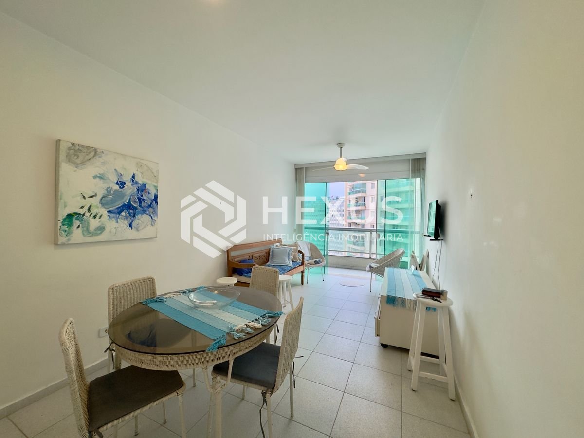 Foto 4 de Apartamento com varanda e vista mar na beira mar da Praia das Pitangueiras, Guaruja