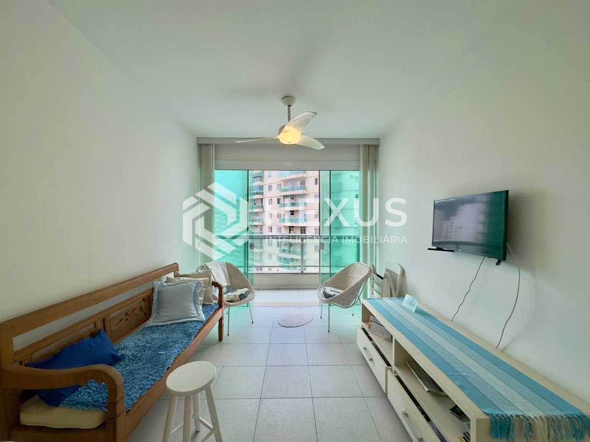 Foto 5 de Apartamento com varanda e vista mar na beira mar da Praia das Pitangueiras, Guaruja