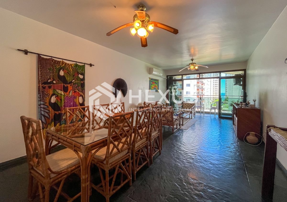 Foto 3 de Apartamento com varanda vista mar na Praia das Pitangueiras, Guaruja