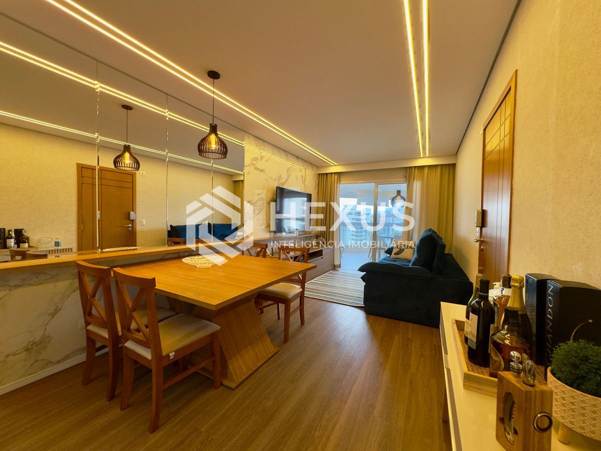 Foto 2 de Apartamento reformado com varanda gourmet e lazer a 2 quadras da Praia das Pitangueiras, Guarujá