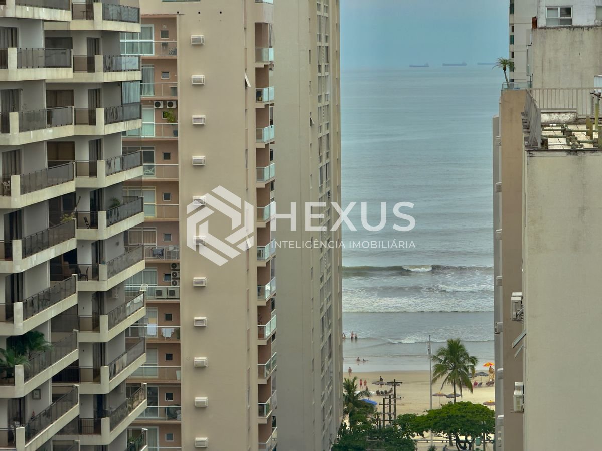 Foto 4 de Apartamento reformado com varanda gourmet e lazer a 2 quadras da Praia das Pitangueiras, Guarujá
