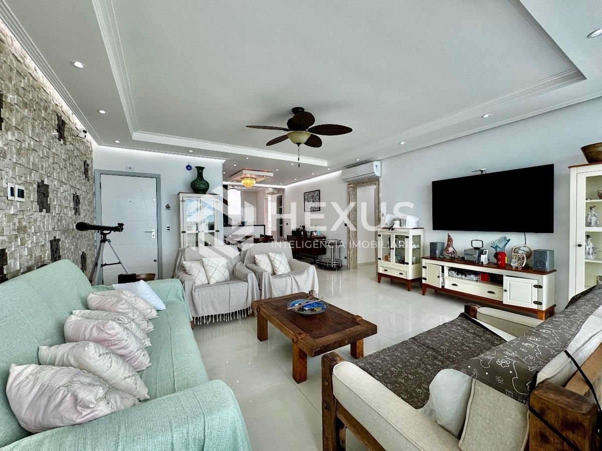Foto 3 de Apartamento frente mar com varanda e vaga na Praia das Pitangueiras, Guarujá, SP