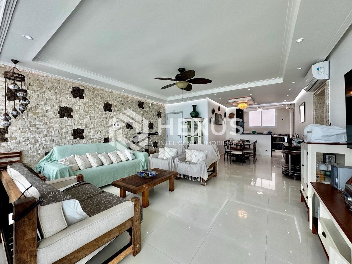 Foto 5 de Apartamento frente mar com varanda e vaga na Praia das Pitangueiras, Guarujá, SP