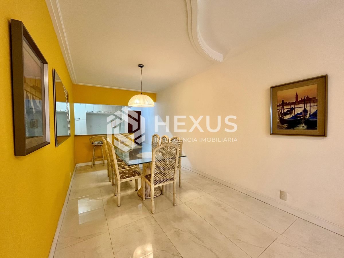 Foto 4 de Apartamento com varanda e despesas baixas na Praia das Pitangueiras, Guaruja