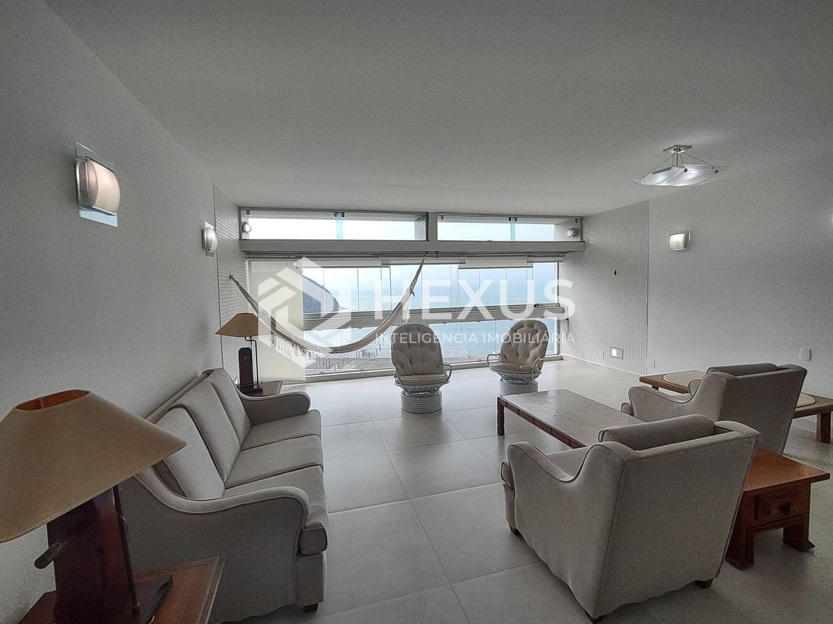Foto 3 de Apartamento frente mar com varanda e lazer na região do Tortugas na Praia da Enseada, Guaruja