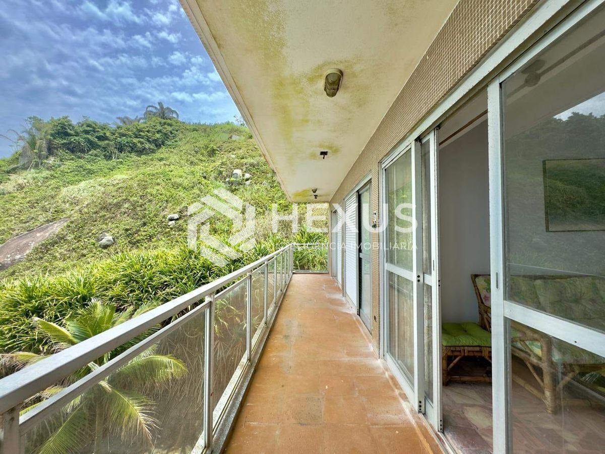 Foto 4 de Apartamento frente mar com varanda e lazer na Praia das Asturias, Guaruja