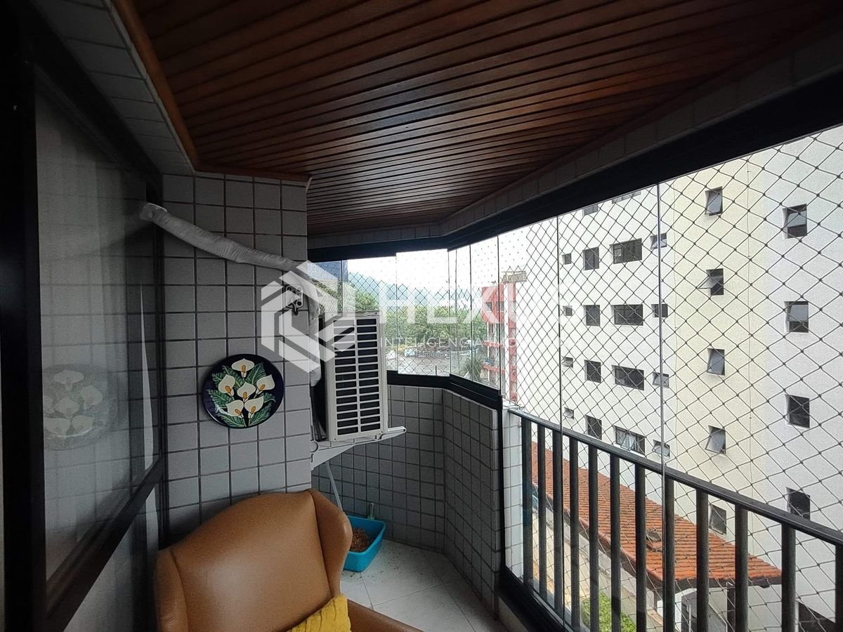 Foto 2 de Apartamento com varanda e lazer na Praia da Enseada, Guaruja