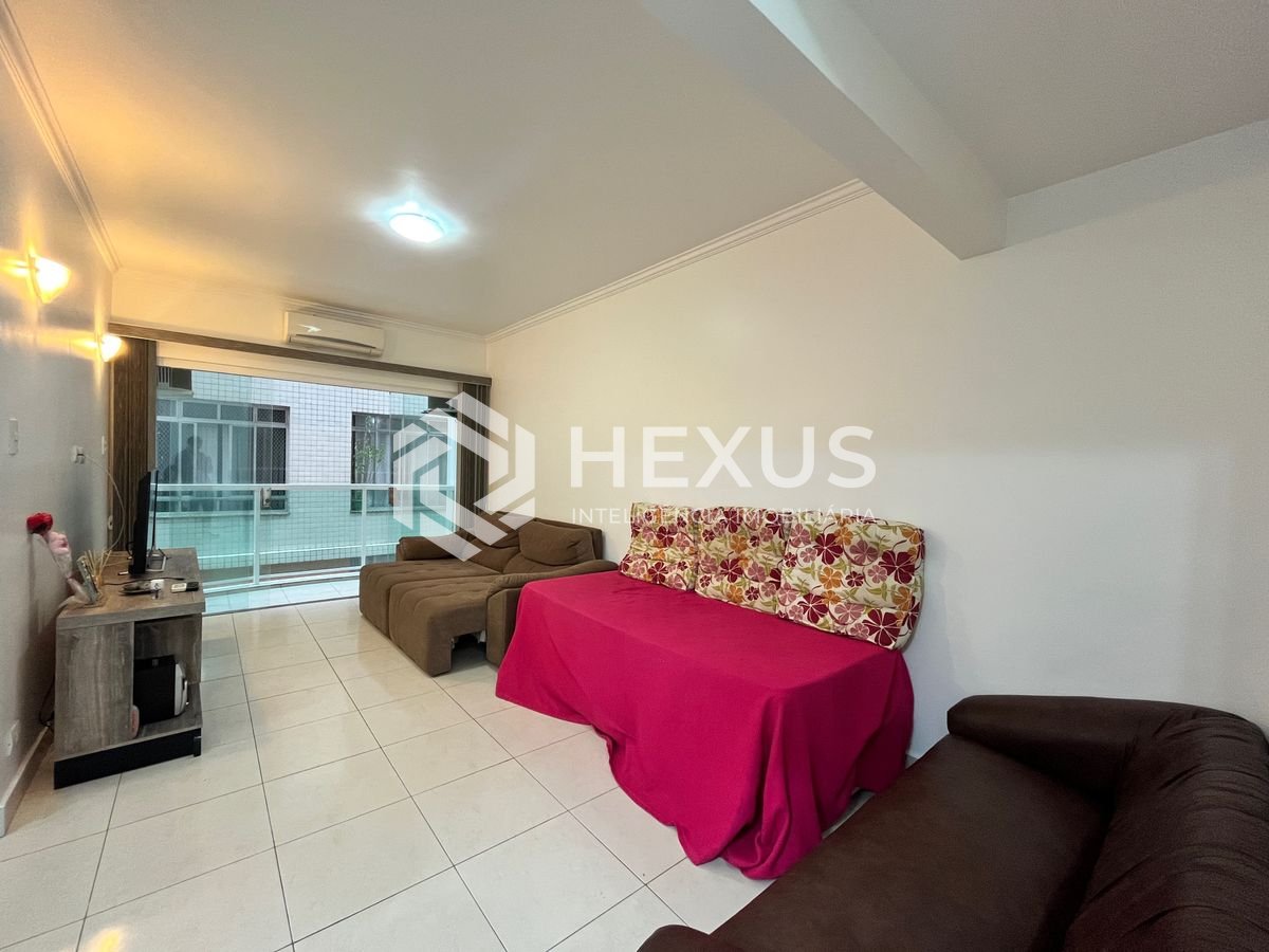 Foto 4 de Apartamento reformado com varanda na Praia da Enseada, Guaruja