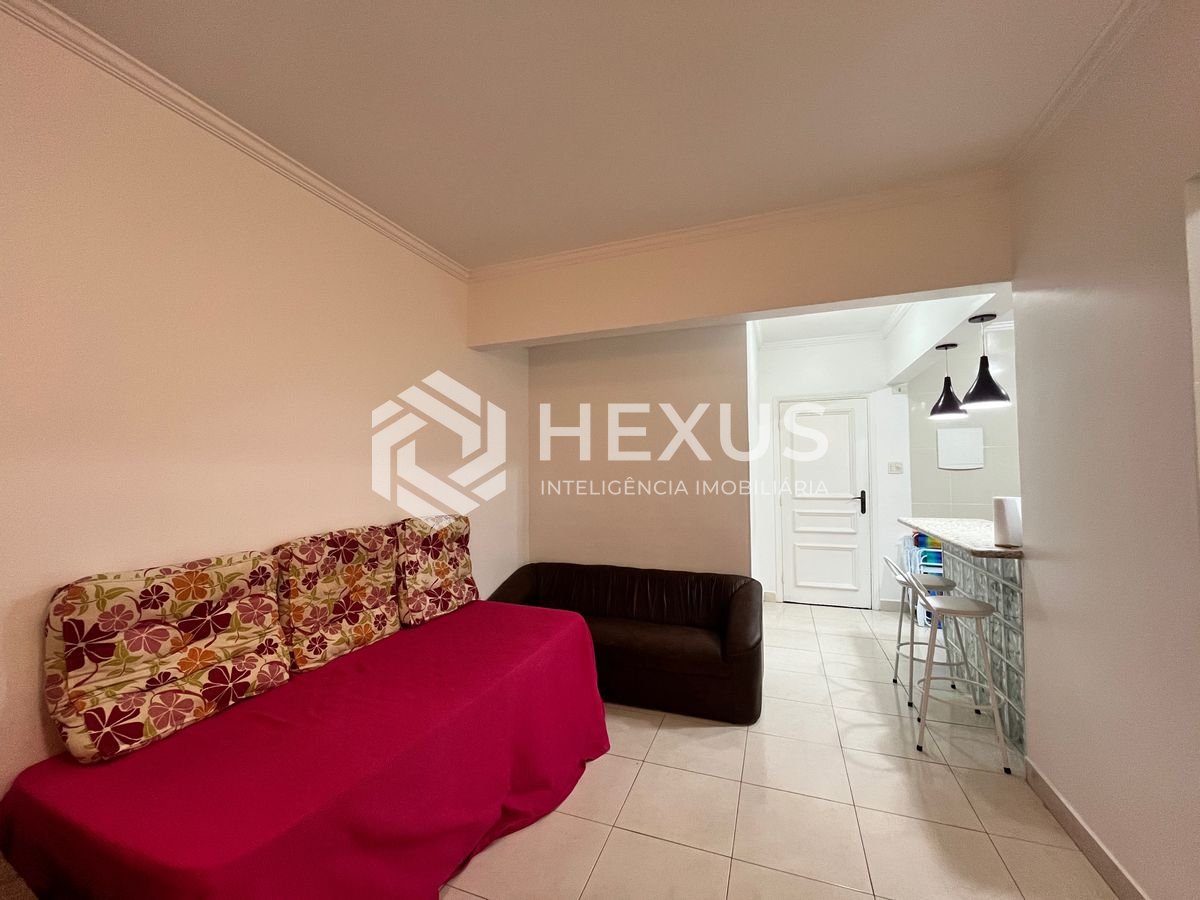 Foto 5 de Apartamento reformado com varanda na Praia da Enseada, Guaruja