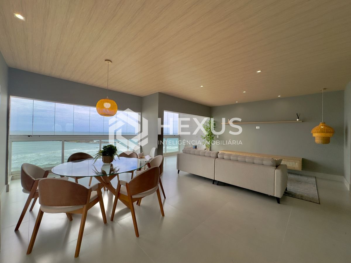 Foto 2 de Apartamento reformado frente mar com varanda e lazer na Praia das Pitangueiras, Guaruja
