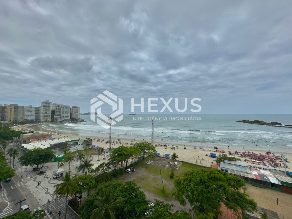 Foto 5 de Apartamento reformado frente mar com varanda e lazer na Praia das Pitangueiras, Guaruja