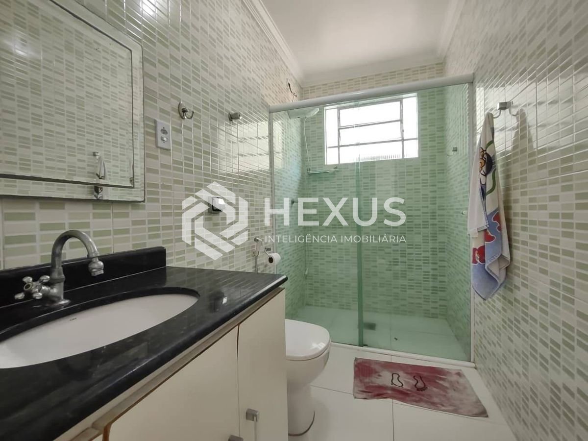 Foto 5 de Apartamento reformado com varanda na Praia da Enseada, Guaruja