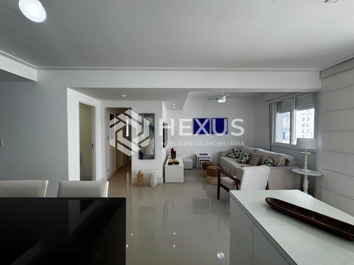 Foto 4 de Apartamento com varanda vista mar na beira mar da Praia das Pitangueiras, Guaruja