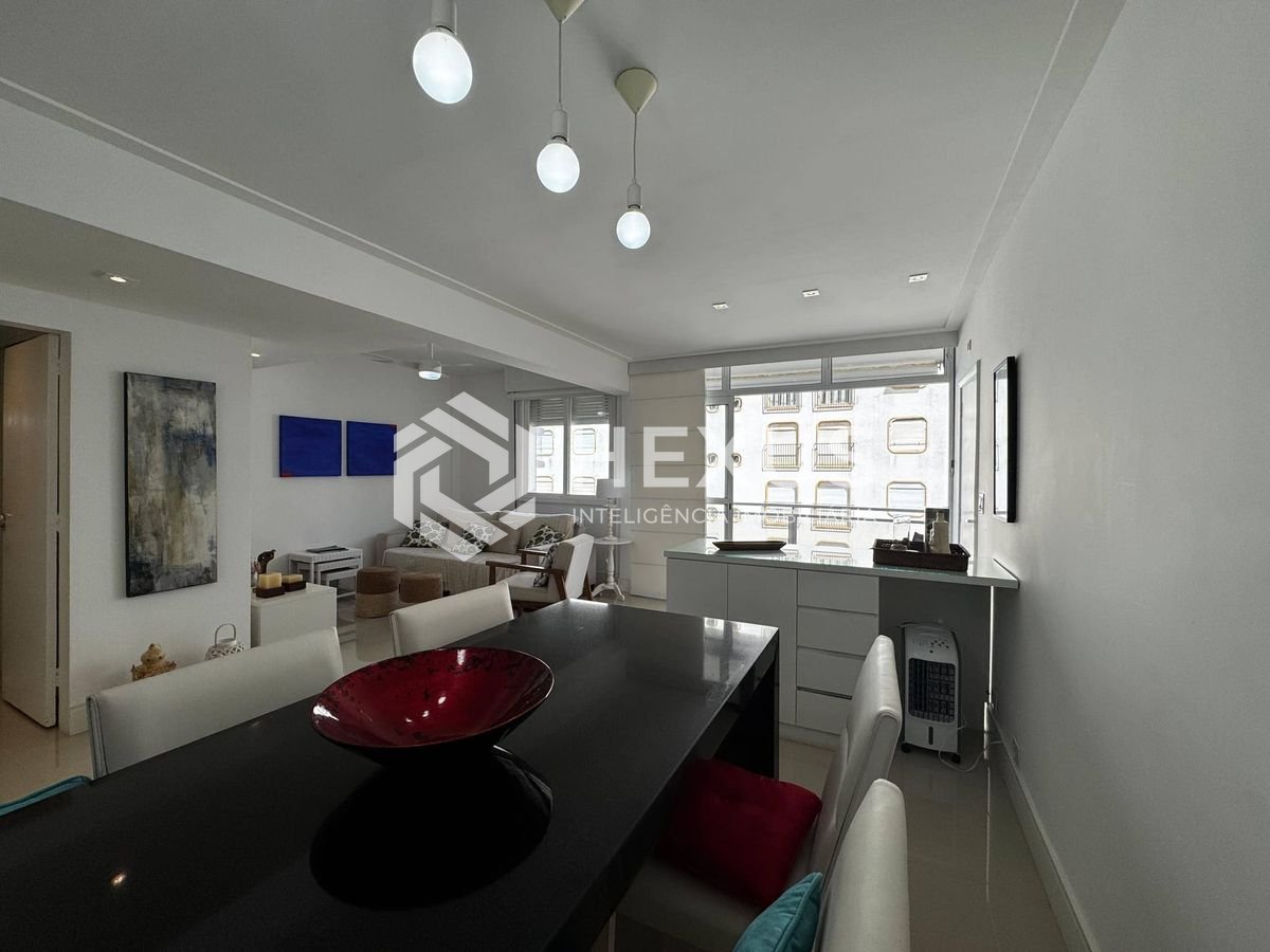 Foto 5 de Apartamento com varanda vista mar na beira mar da Praia das Pitangueiras, Guaruja