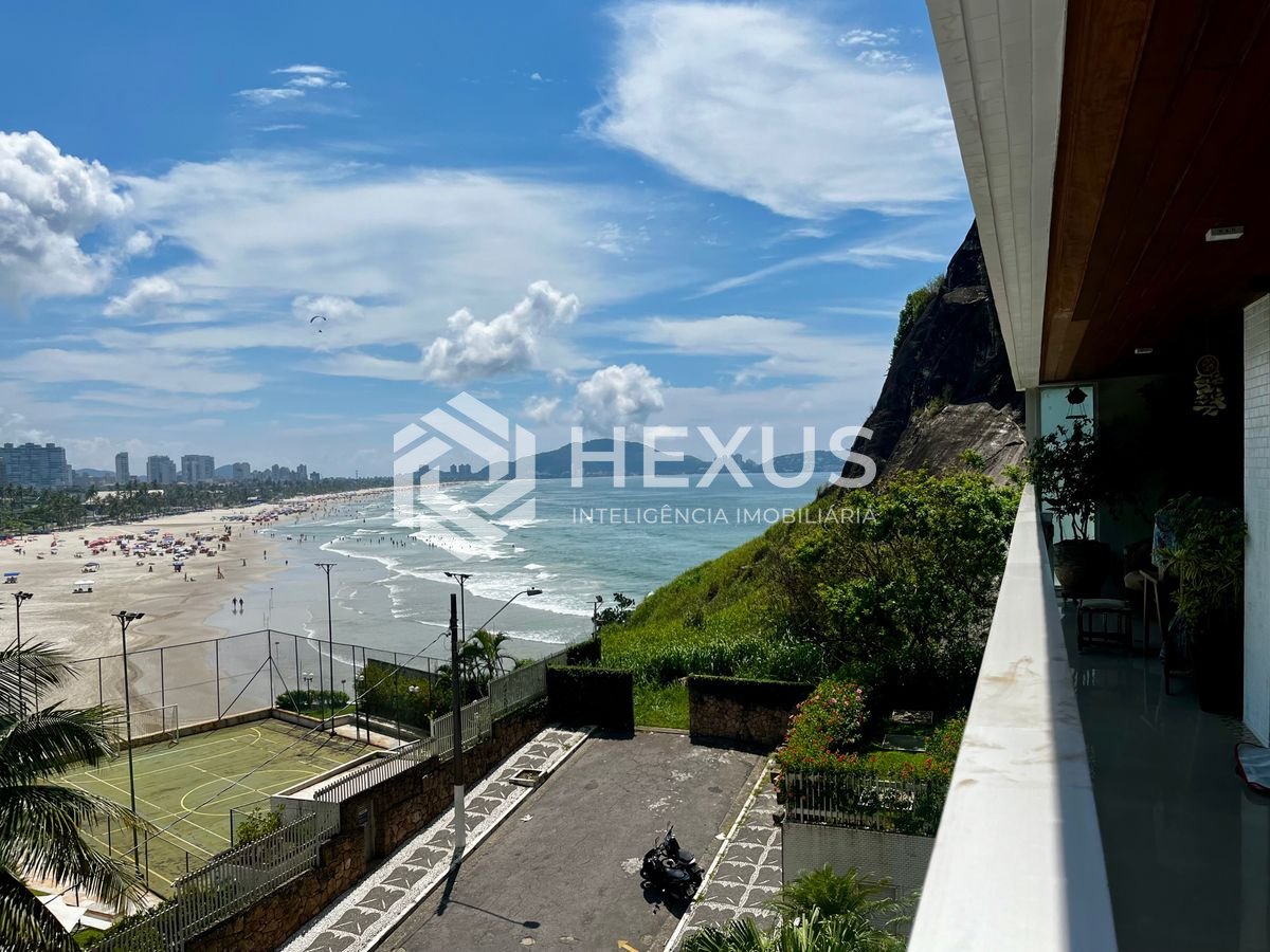 Foto 2 de Apartamento reformado frente mar com varanda e lazer na Praia das Pitangueiras, Guaruja