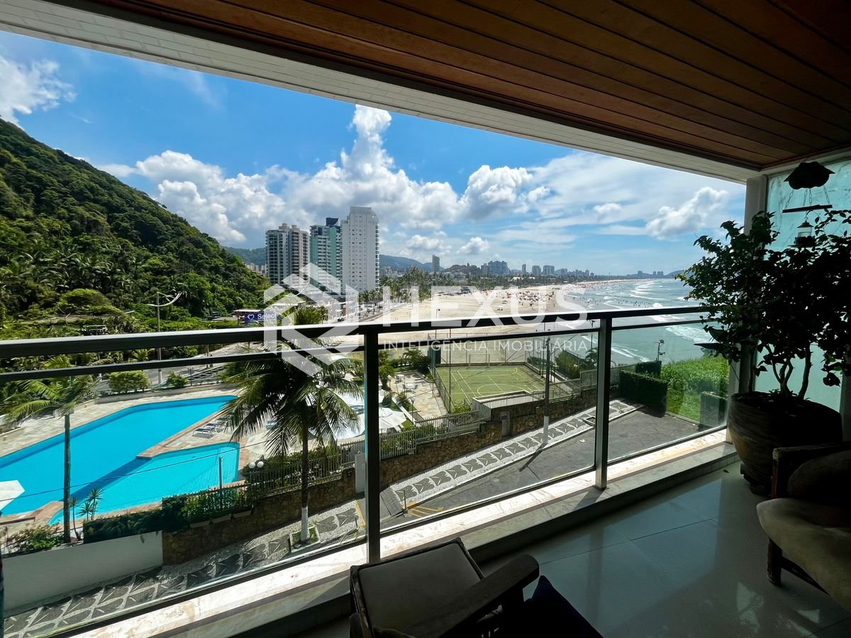 Foto 5 de Apartamento reformado frente mar com varanda e lazer na Praia das Pitangueiras, Guaruja