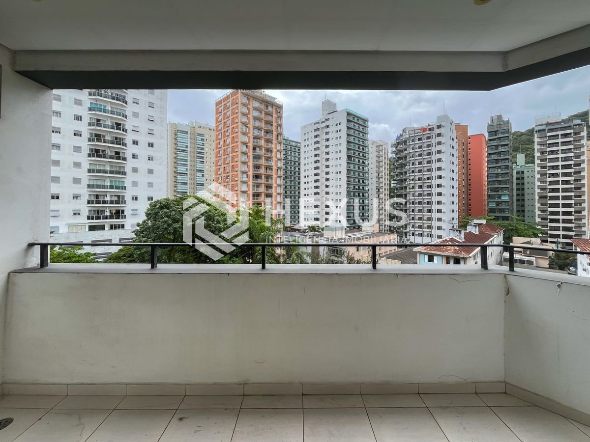 Foto 4 de Apartamento com varanda a duas quadras da Praia das Pitangueiras, Guaruja