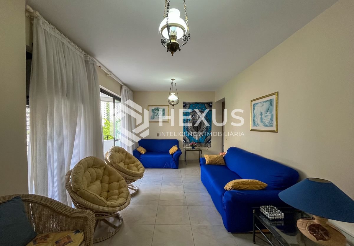 Foto 2 de Apartamento com varanda a duas quadras da Praia das Pitangueiras, Guaruja