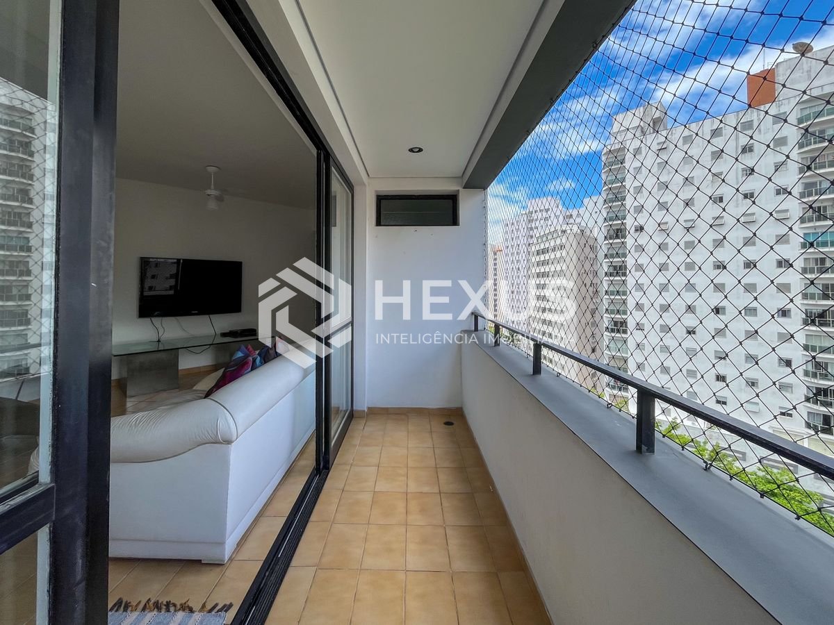 Foto 3 de Apartamento com varanda a 2 quadras da Praia da Pitangueiras, Guaruja