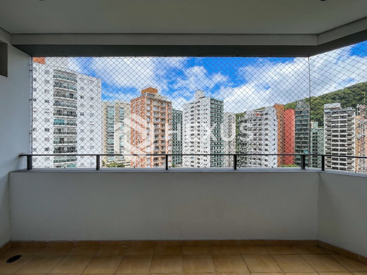 Foto 4 de Apartamento com varanda a 2 quadras da Praia da Pitangueiras, Guaruja