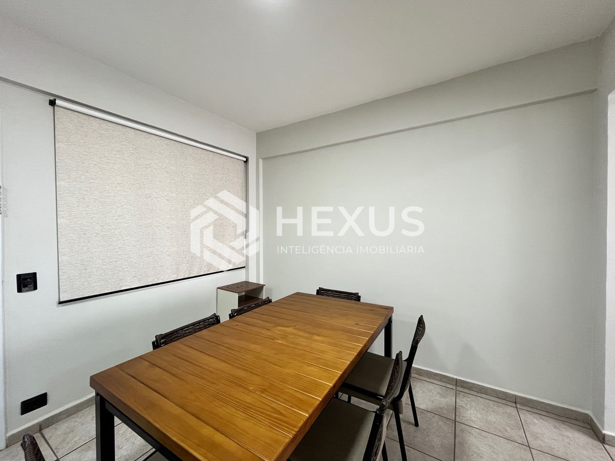 Foto 2 de Apartamento reformado com varanda na Praia da Enseada à venda, Guarujá-SP.