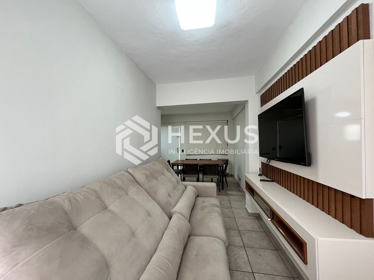 Foto 3 de Apartamento reformado com varanda na Praia da Enseada à venda, Guarujá-SP.