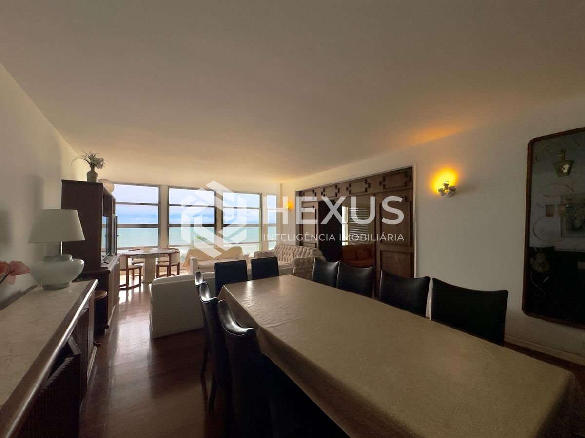 Foto 5 de Apartamento frente mar com varanda na Praia das Pitangueiras, Guaruja