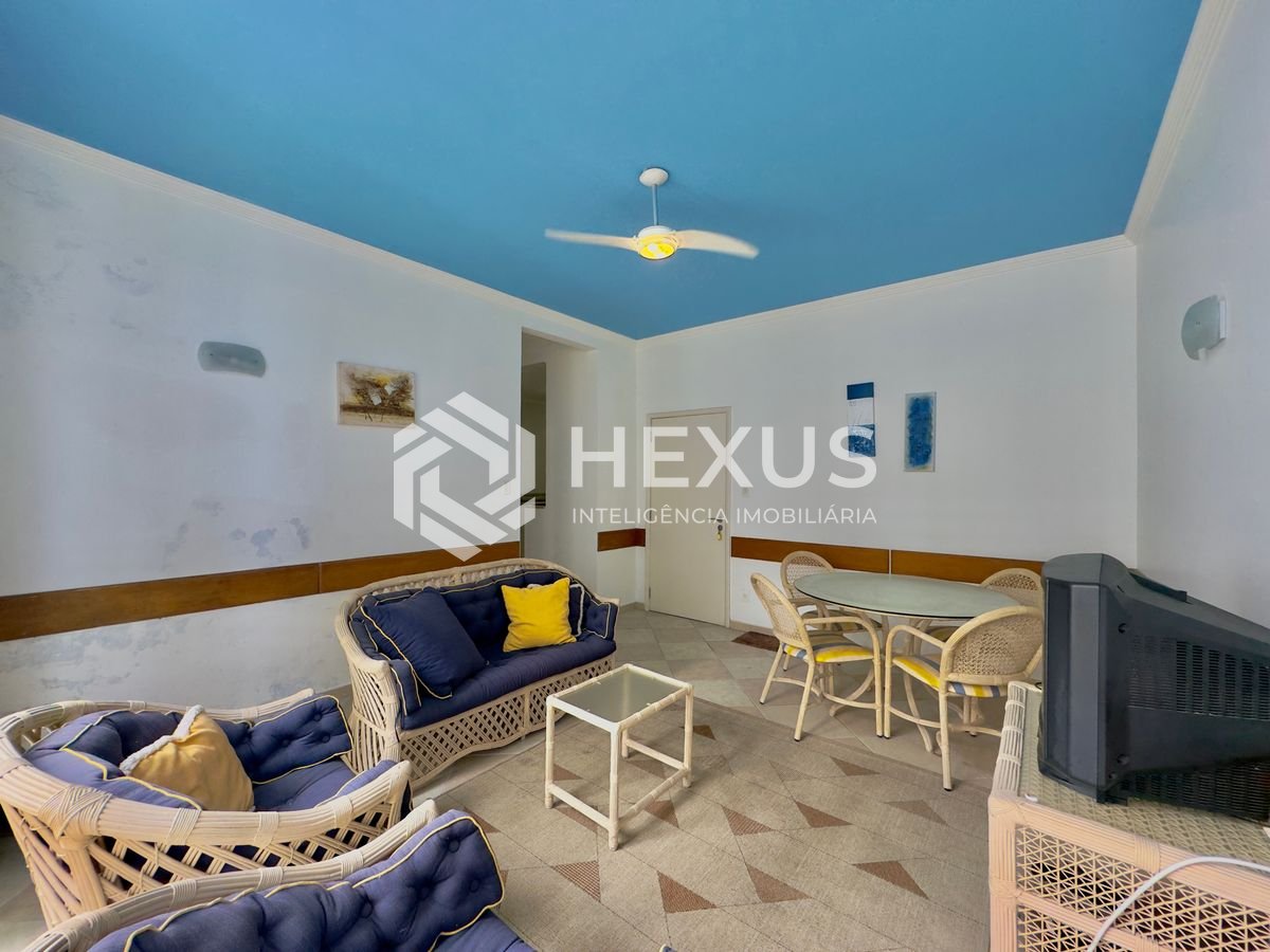 Foto 4 de Apartamento frente mar com varanda na Praia das Pitangueiras, Guaruja