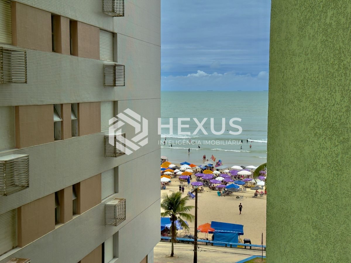 Foto 2 de Apartamento frente mar com varanda na Praia das Pitangueiras, Guaruja