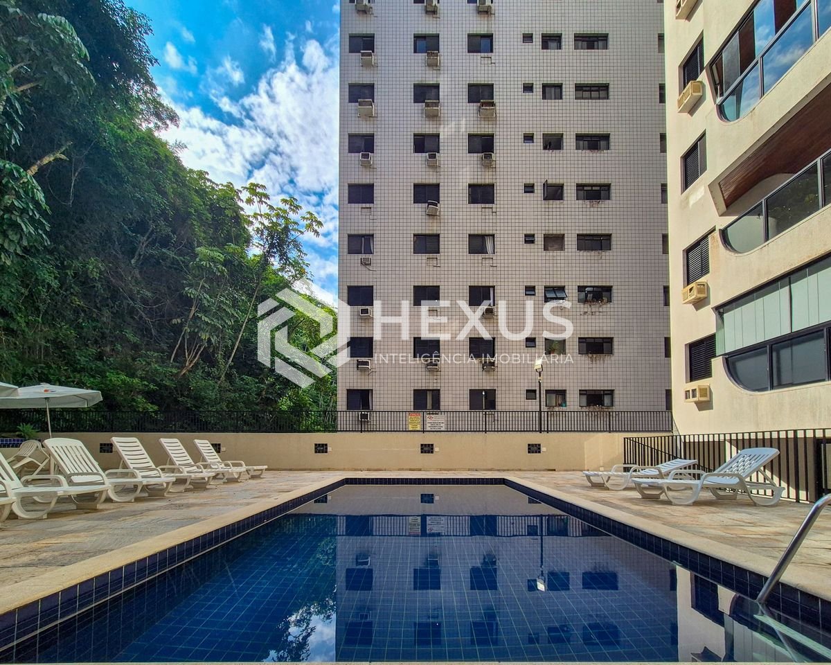 Foto 3 de Apartamento reformado com varanda e lazer na Praia das Pitangueiras, Guaruja