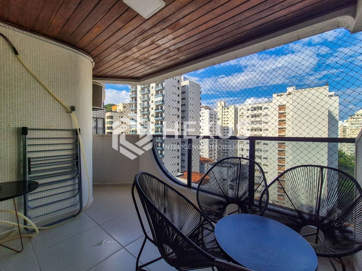 Foto 4 de Apartamento reformado com varanda e lazer na Praia das Pitangueiras, Guaruja