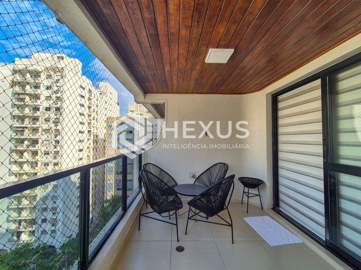 Foto 5 de Apartamento reformado com varanda e lazer na Praia das Pitangueiras, Guaruja