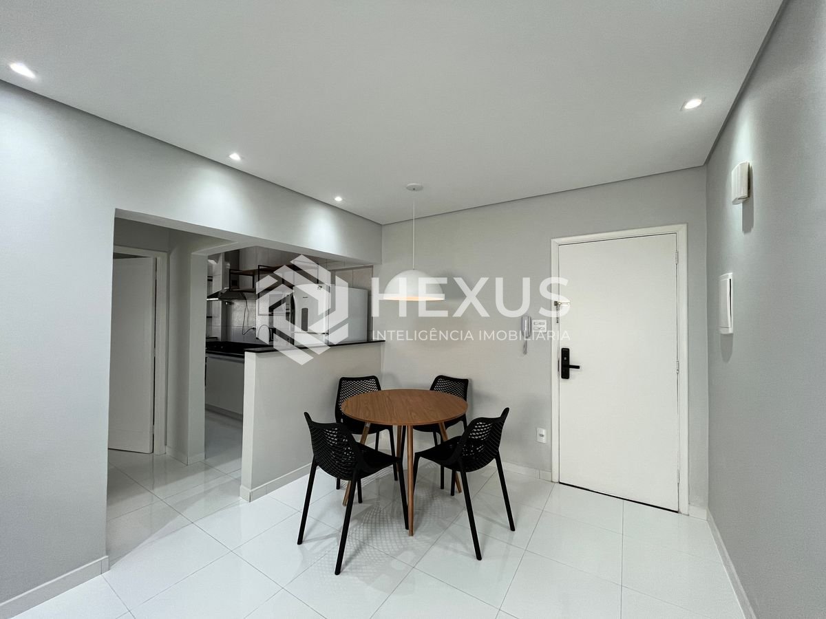 Foto 4 de Apartamento reformado e mobiliado a venda na da Praia das Pitangueiras, Guaruja