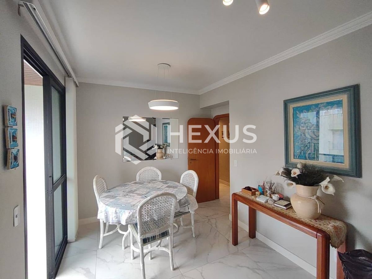 Foto 3 de Apartamento com varanda na Praia da Enseada, Guaruja