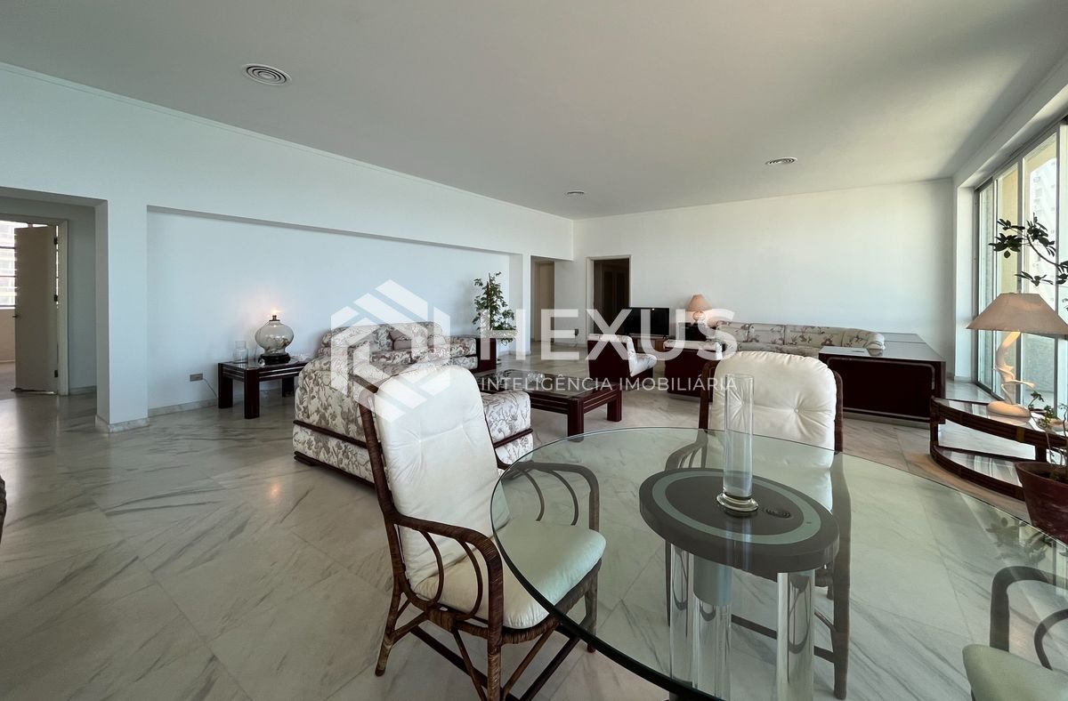 Foto 5 de Apartamento frente mar com varanda na Praia das Pitangueiras, Guaruja