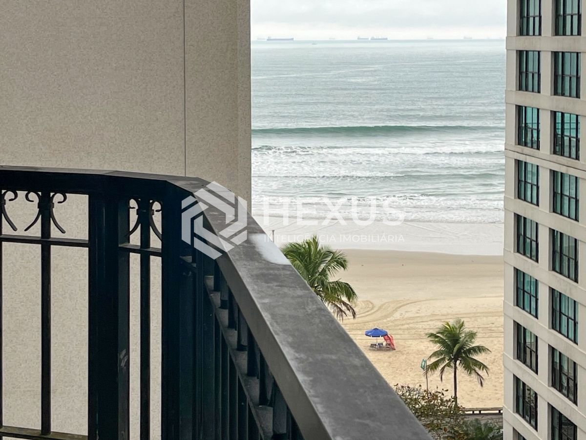 Foto 5 de Apartamento reformado com varanda vista mar na beira mar da Praia das Pitangueiras, Guaruja