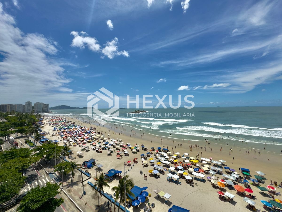 Foto 2 de Apartamento frente mar reformado com varanda e lazer na Praia das Pitangueiras, Guaruja
