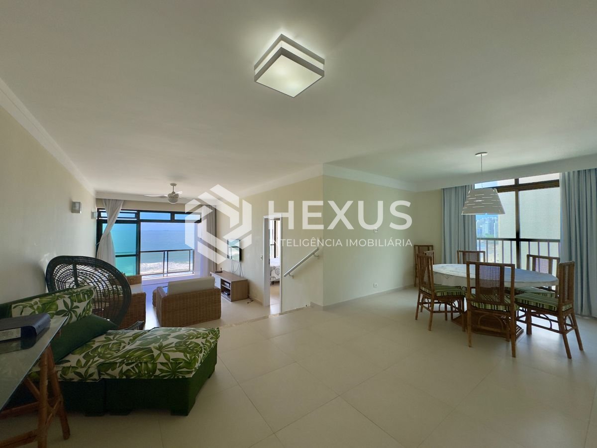 Foto 4 de Apartamento frente mar reformado com varanda e lazer na Praia das Pitangueiras, Guaruja