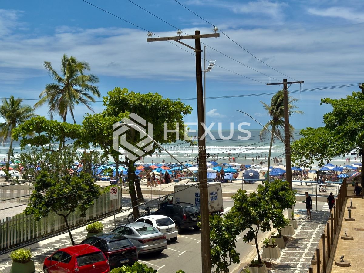 Foto 2 de Apartamento frente mar com varanda na Praia das Pitangueiras, Guaruja